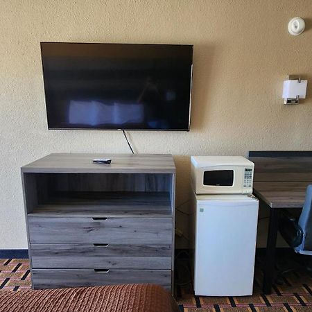 Super 7 Inn Midland Kültér fotó
