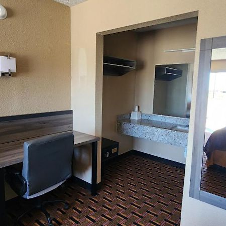 Super 7 Inn Midland Kültér fotó